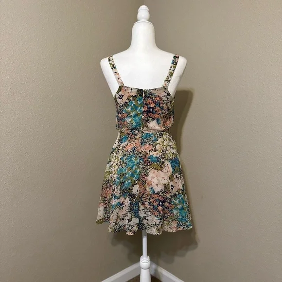 Lucca Couture Floral Dress Size Small - Picture 6 of 6